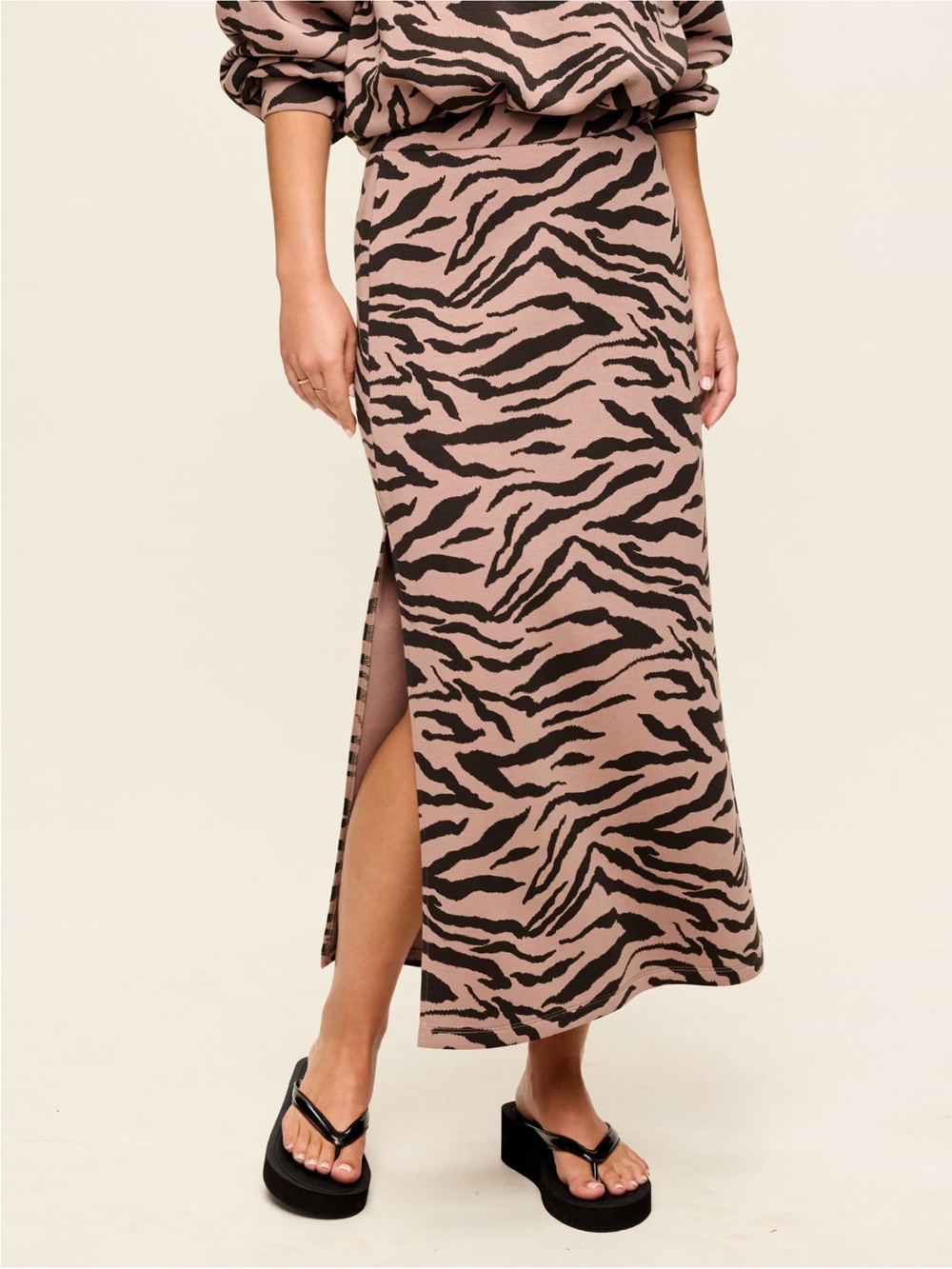Old Navy Women’s High-Waisted Bounce Fleece Maxi Skirt - Animal Print L